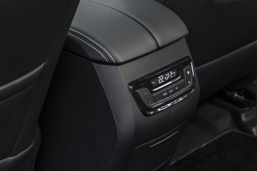 Детали интерьера LDV D90 Diesel Executive 2020 года  (фото 6 из 15)